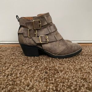 Report ankle booties